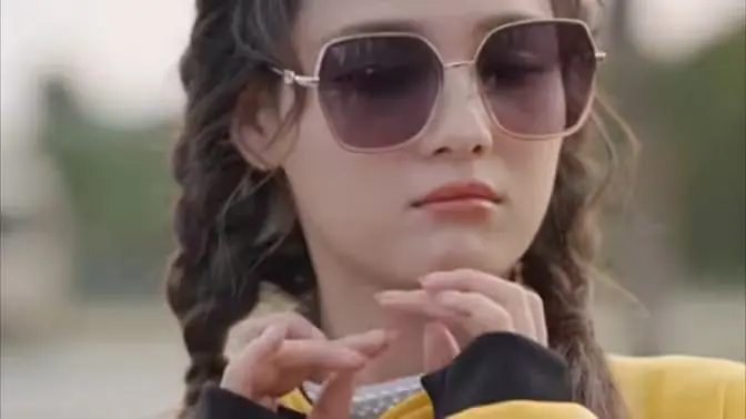 《首富大小姐不忍了》：当千金小姐卸下光环，踏上自我救赎的硬核之路！